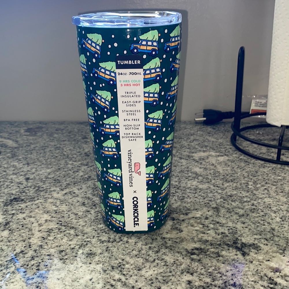NWT Vineyard Vines Corkcicle 24 oz Christmas print Tumblee